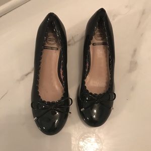 Girls patent leather dress shoe